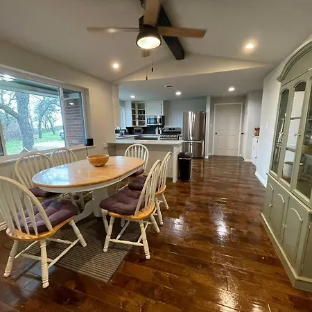 3Br 2Ba Home At Cross Timbers